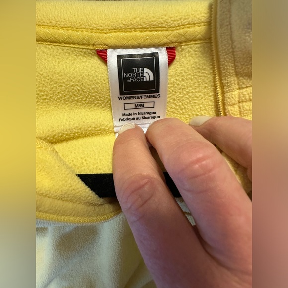 The North Face 1/4 Zip Pullover In Butter Yellow Hiking Camping  spelunking bike - Picture 5 of 6